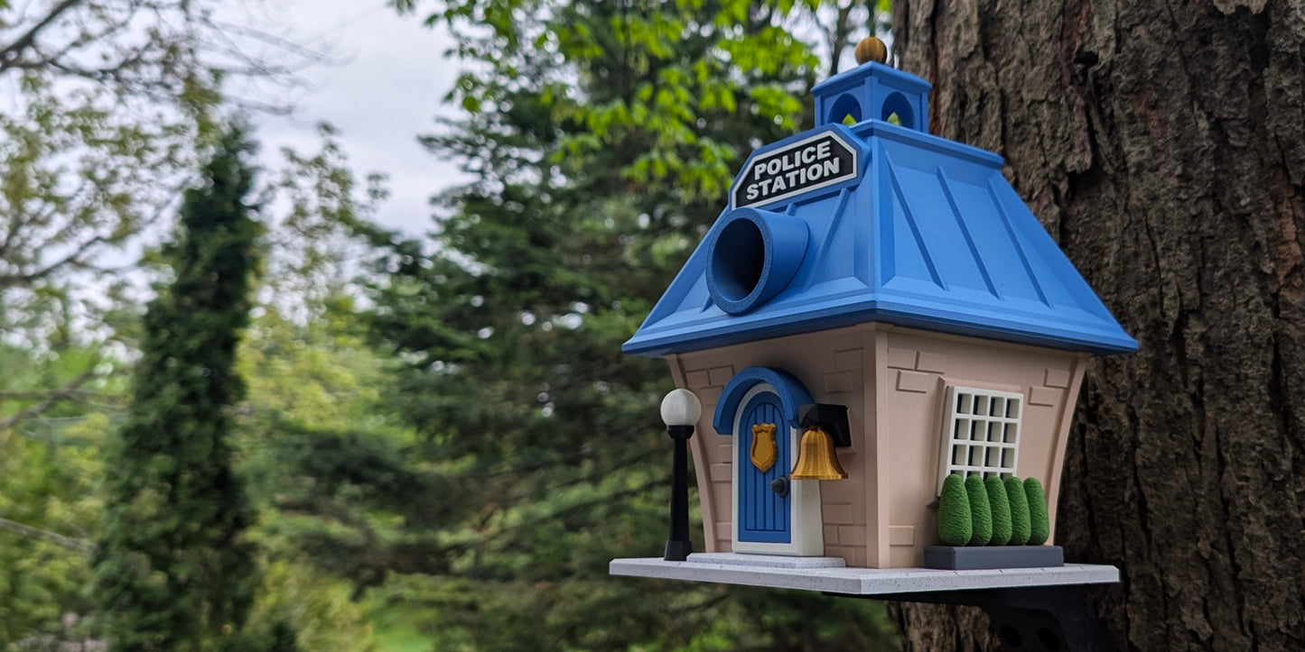 Police Station Birdhouse | 15×15×21cm Novelty Garden Décor Gift