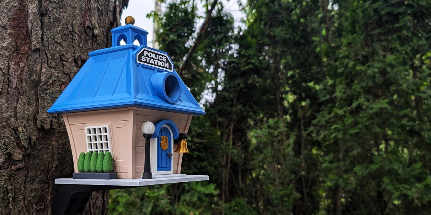 Police Station Birdhouse | 15×15×21cm Novelty Garden Décor Gift