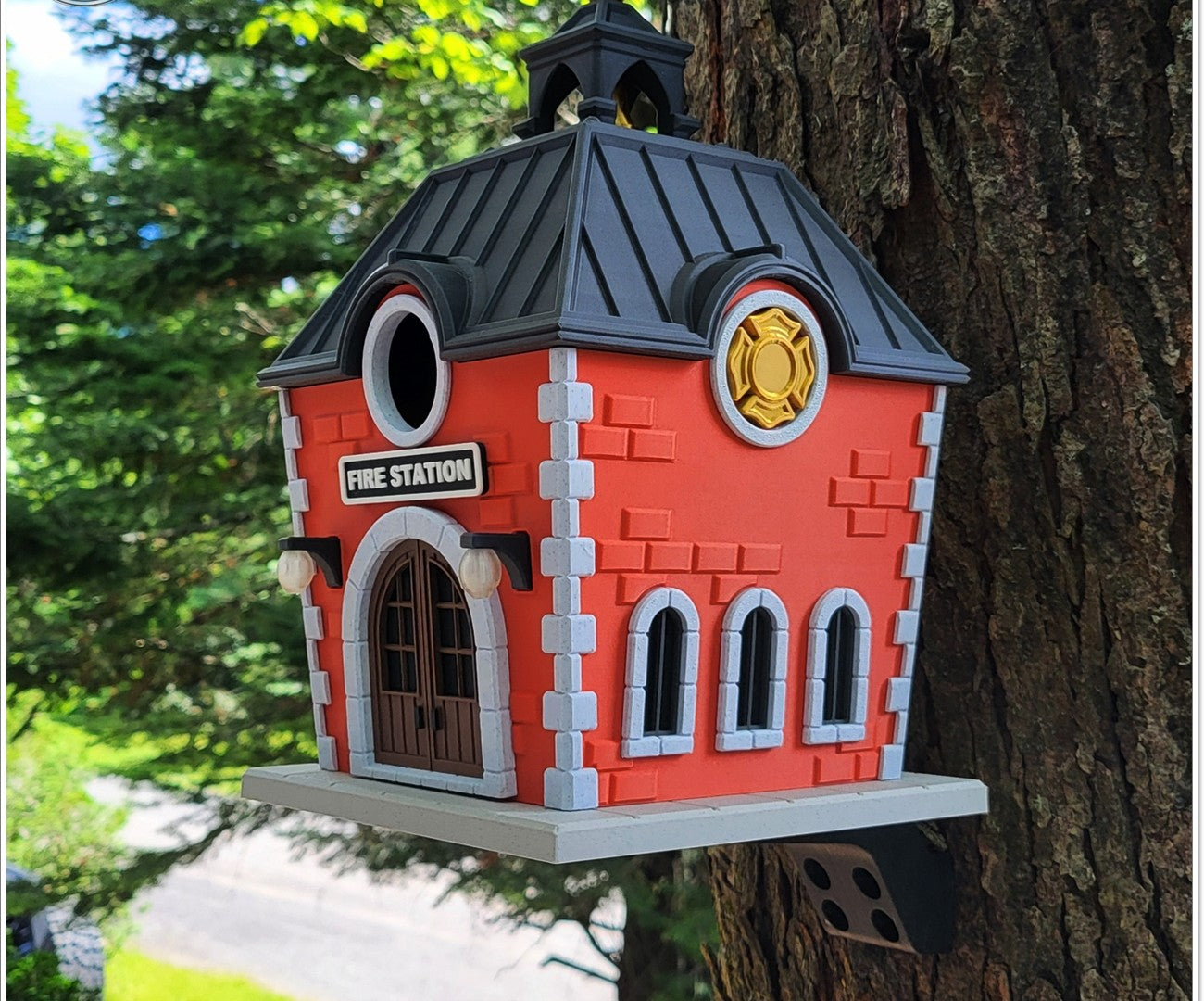 Fire Station Birdhouse | 16x16x25cm Novelty Garden Décor Gift