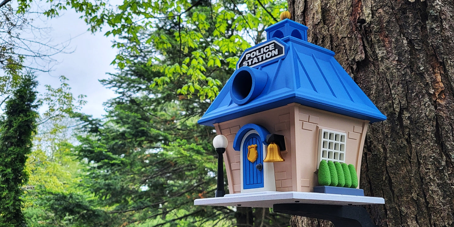 Police Station Birdhouse | 15×15×21cm Novelty Garden Décor Gift