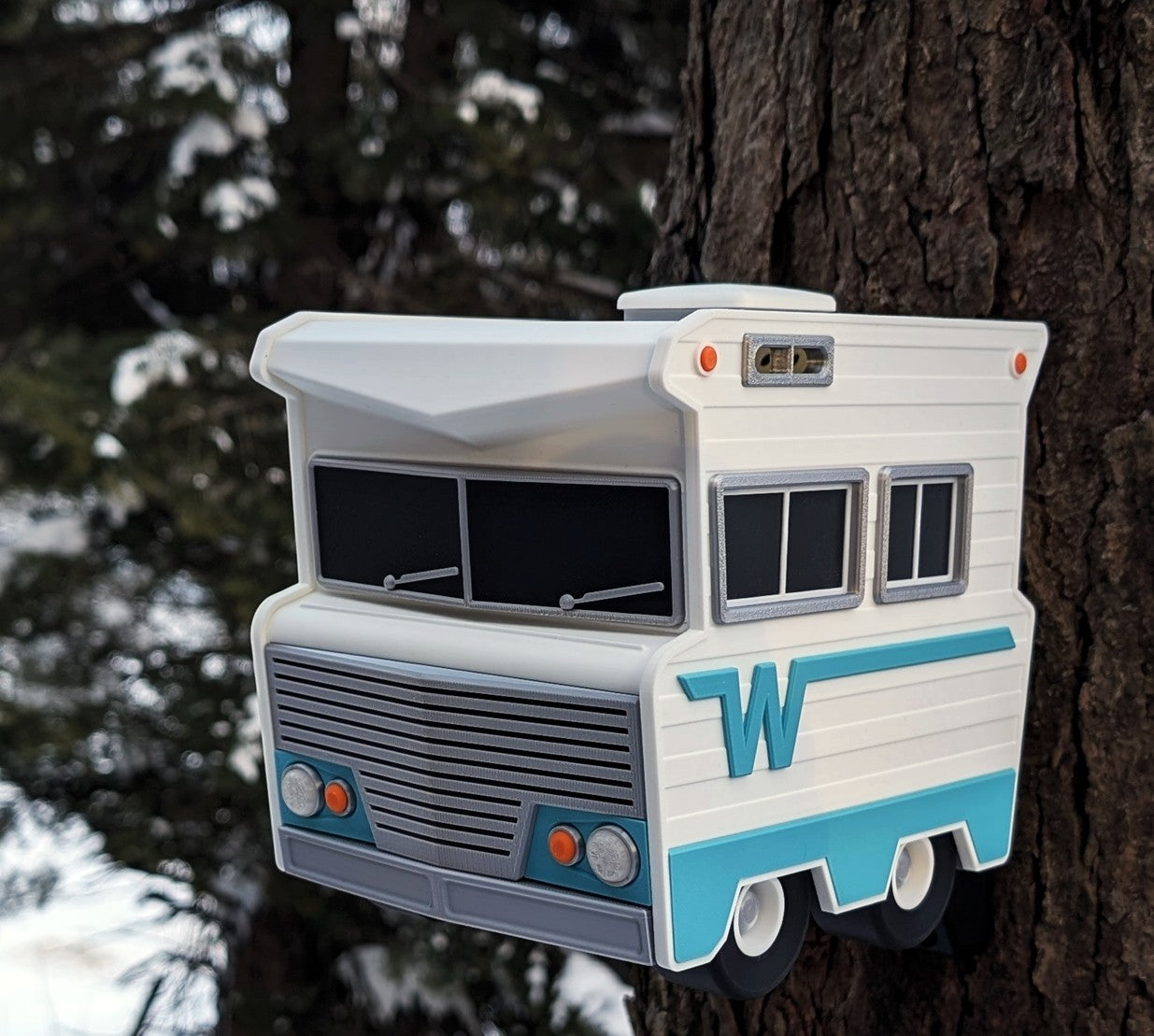 RV Birdhouse | Retro Winnebago Shorty Camper Outdoor Décor Gift