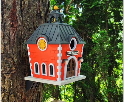 Fire Station Birdhouse | 16x16x25cm Novelty Garden Décor Gift