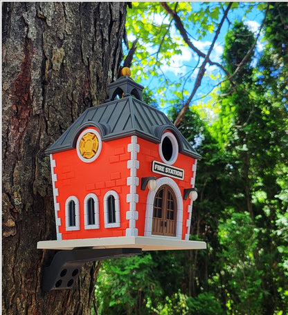 Fire Station Birdhouse | 16x16x25cm Novelty Garden Décor Gift
