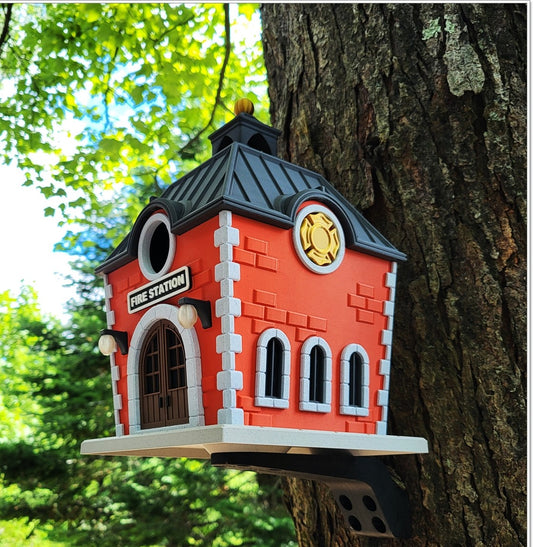 Fire Station Birdhouse | 16x16x25cm Novelty Garden Décor Gift