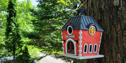 Fire Station Birdhouse | 16x16x25cm Novelty Garden Décor Gift