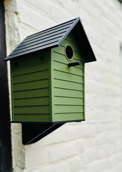Classic Outdoor Birdhouse with Mounting Bracket & Screws – Durable PETG, Weather Resistant