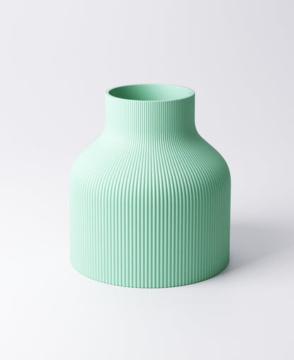 Vase – Straight Ribbed Design | 13×13×14 cm