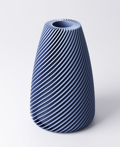 Fin Vase – Angled Ribbed Design | 12×12×18 cm