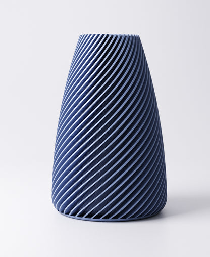Fin Vase – Angled Ribbed Design | 12×12×18 cm