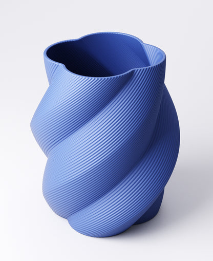 Twist Vase – Sculptural Helix Design | 15×15×18 cm