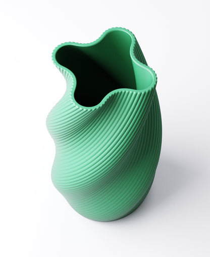 Spiral Vase – Twisted Rib Design | 11×11×18 cm