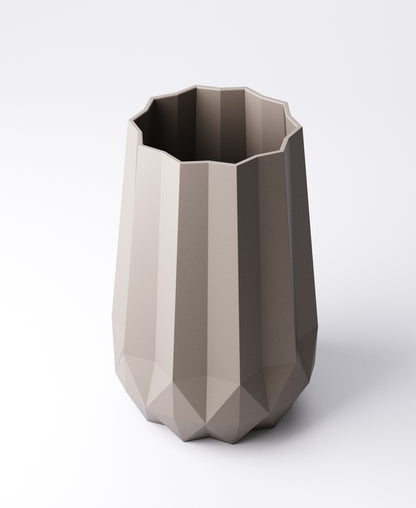 Geometric Vase – Faceted Design | 13×13×20 cm
