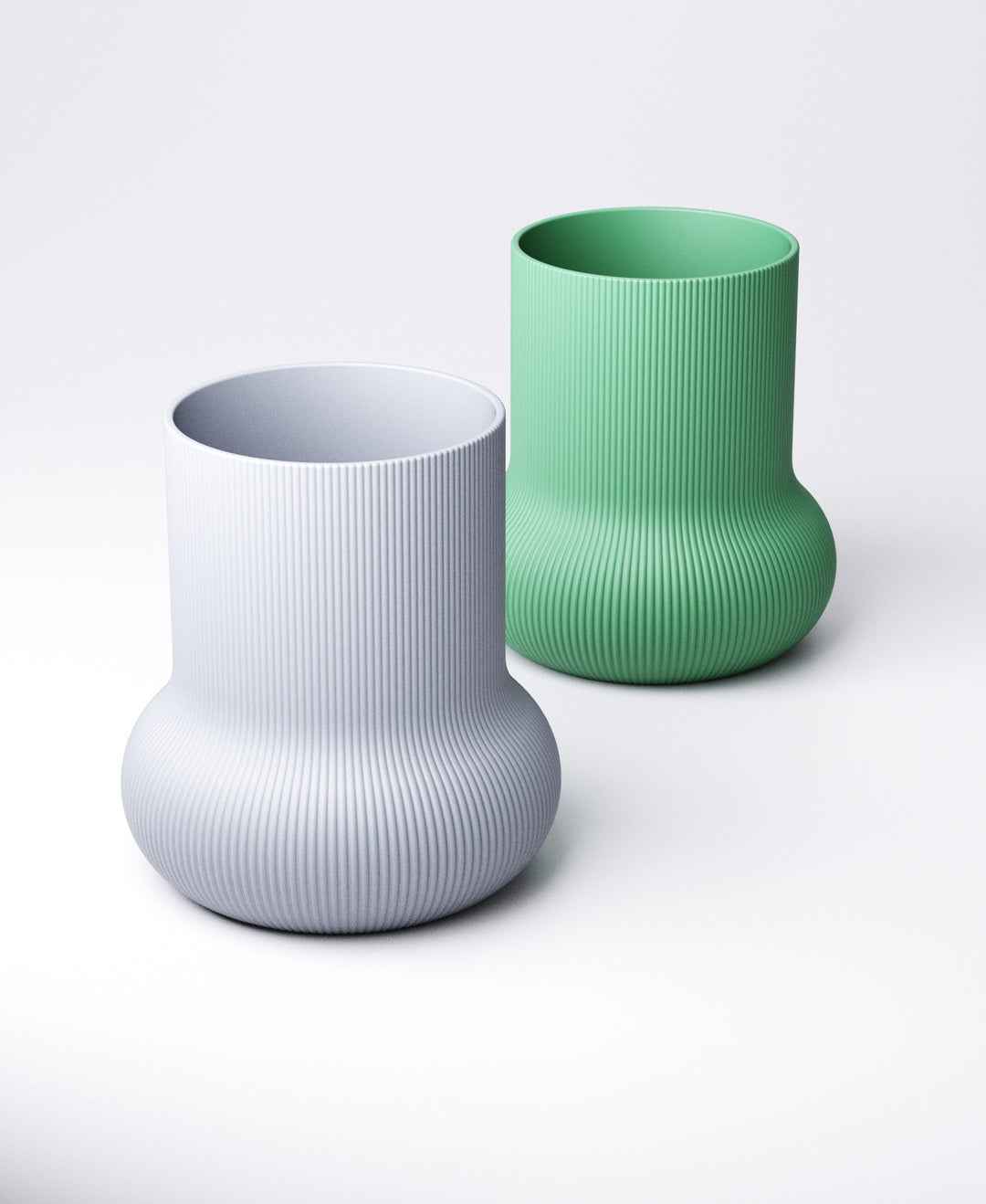 Bulb Vase – Ribbed Cylinder Base | 14×14×15 cm