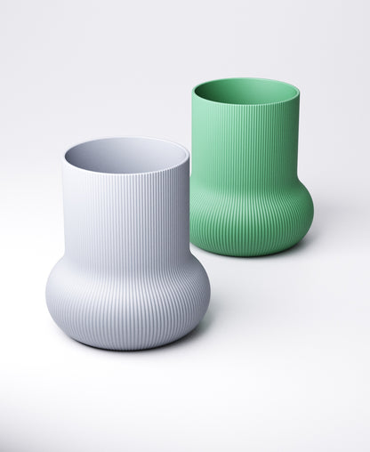 Bulb Vase – Ribbed Cylinder Base | 14×14×15 cm