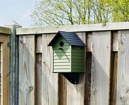 Classic Outdoor Birdhouse with Mounting Bracket & Screws – Durable PETG, Weather Resistant