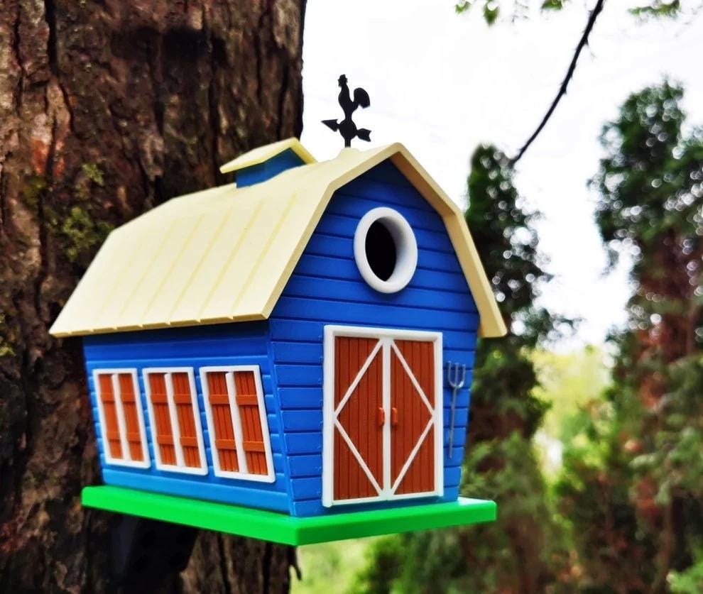 Rustic Barn Birdhouse | Whimsical Garden Decor Gift (13 x 16 x 16 cm)