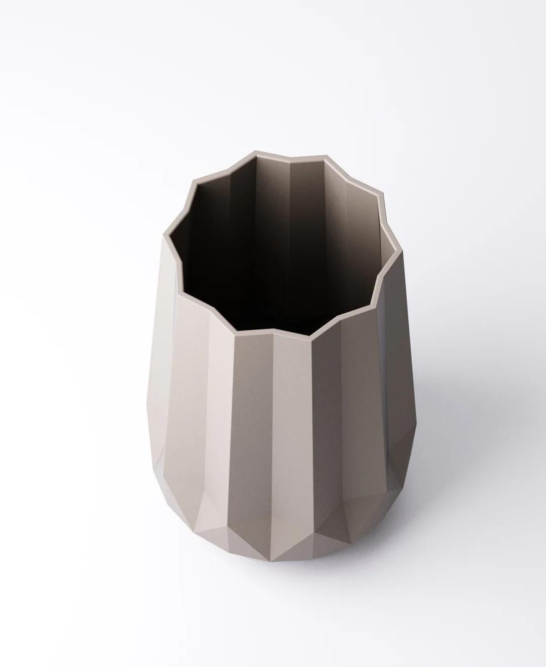 Geometric Vase - Faceted Design | 13×13×20 cm