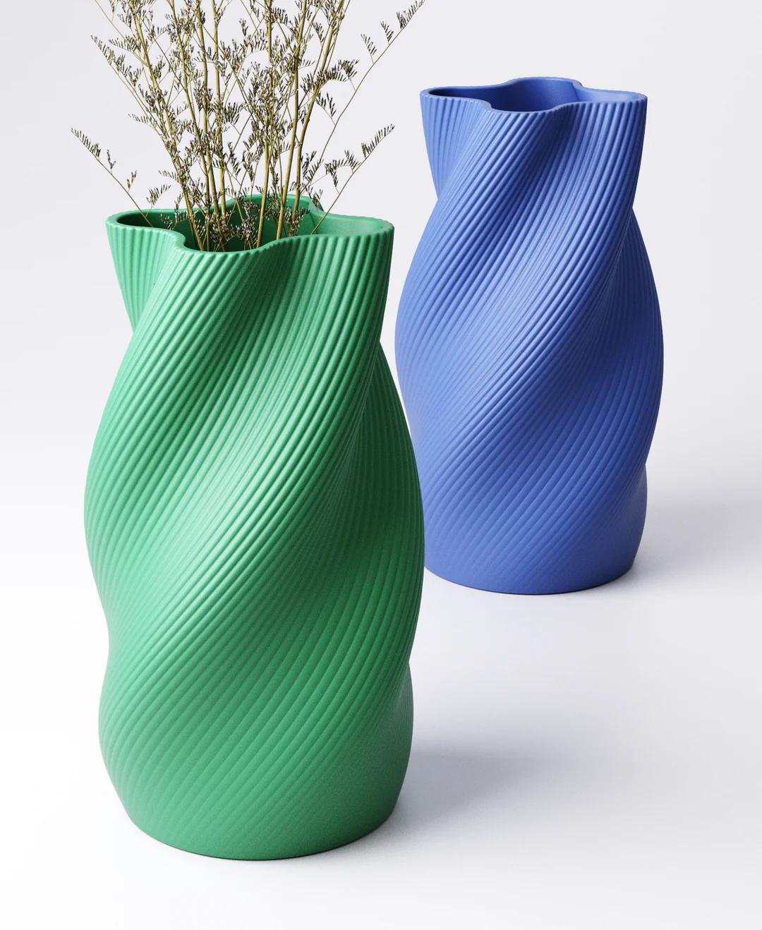 Spiral Vase - Twisted Rib Design | 11×11×18 cm