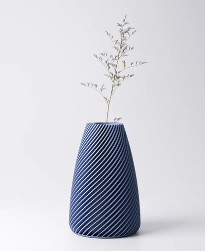 Fin Vase - Angled Ribbed Design | 12×12×18 cm