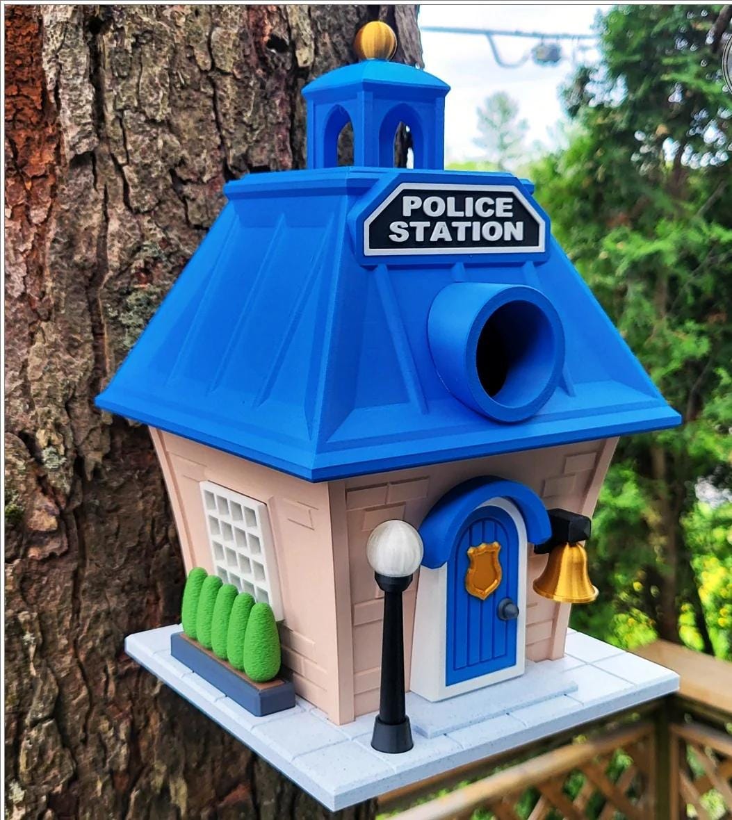 Police Station Birdhouse | 15×15×21cm Novelty Garden Décor Gift