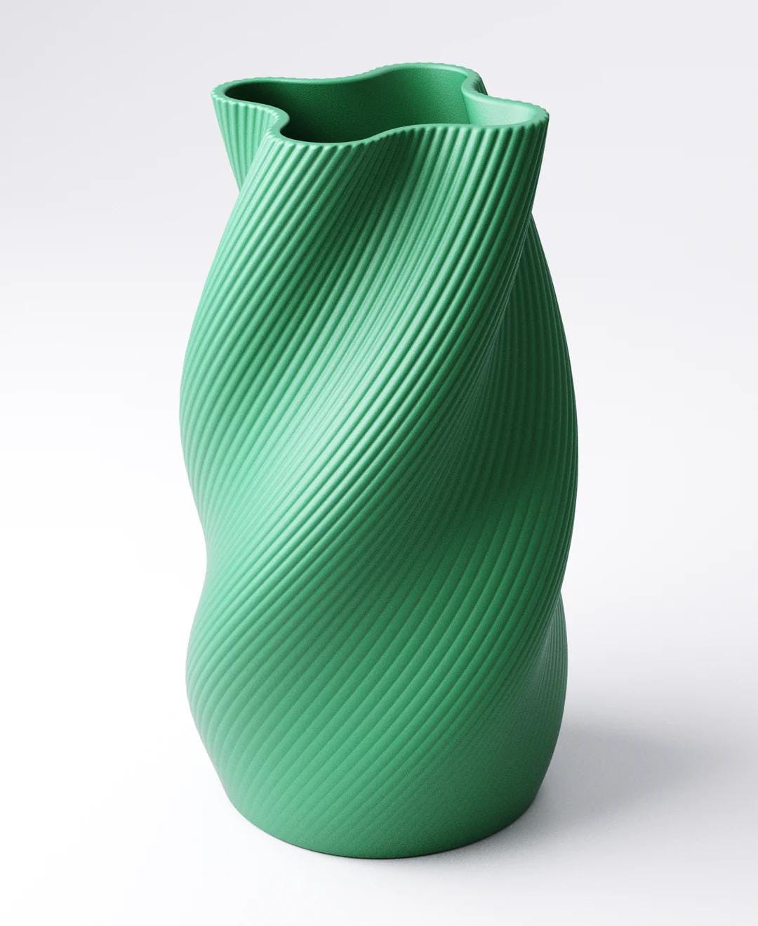 Spiral Vase - Twisted Rib Design | 11×11×18 cm