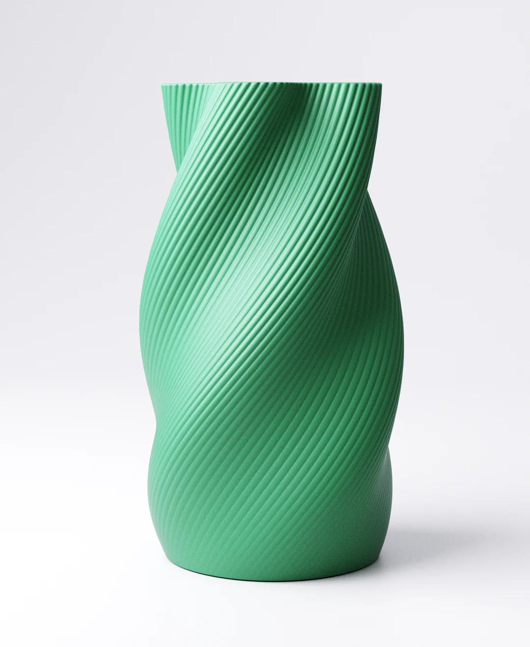 Spiral Vase - Twisted Rib Design | 11×11×18 cm