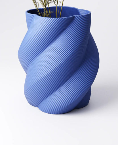 Twist Vase - Sculptural Helix Design | 15×15×18 cm