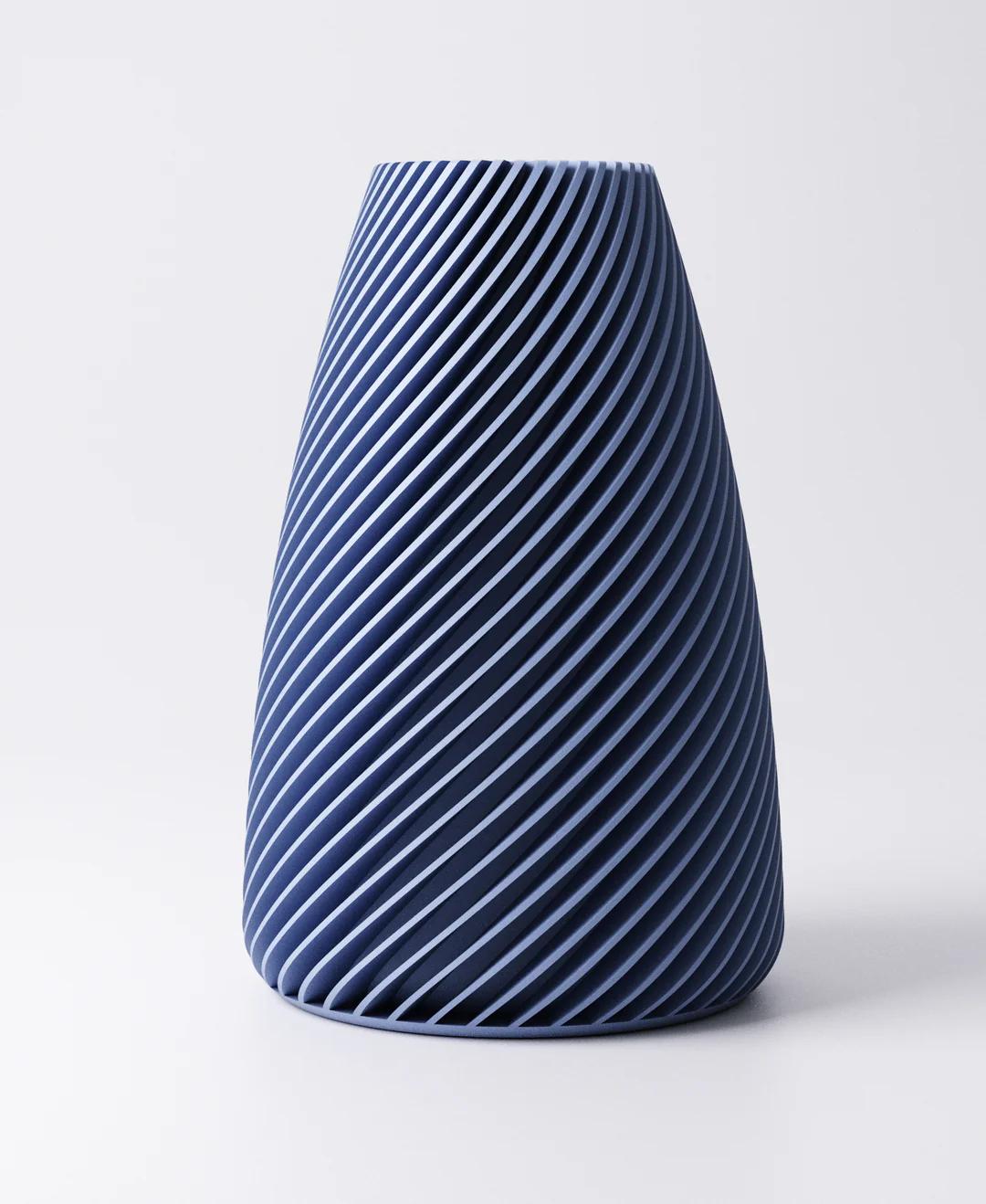 Fin Vase - Angled Ribbed Design | 12×12×18 cm