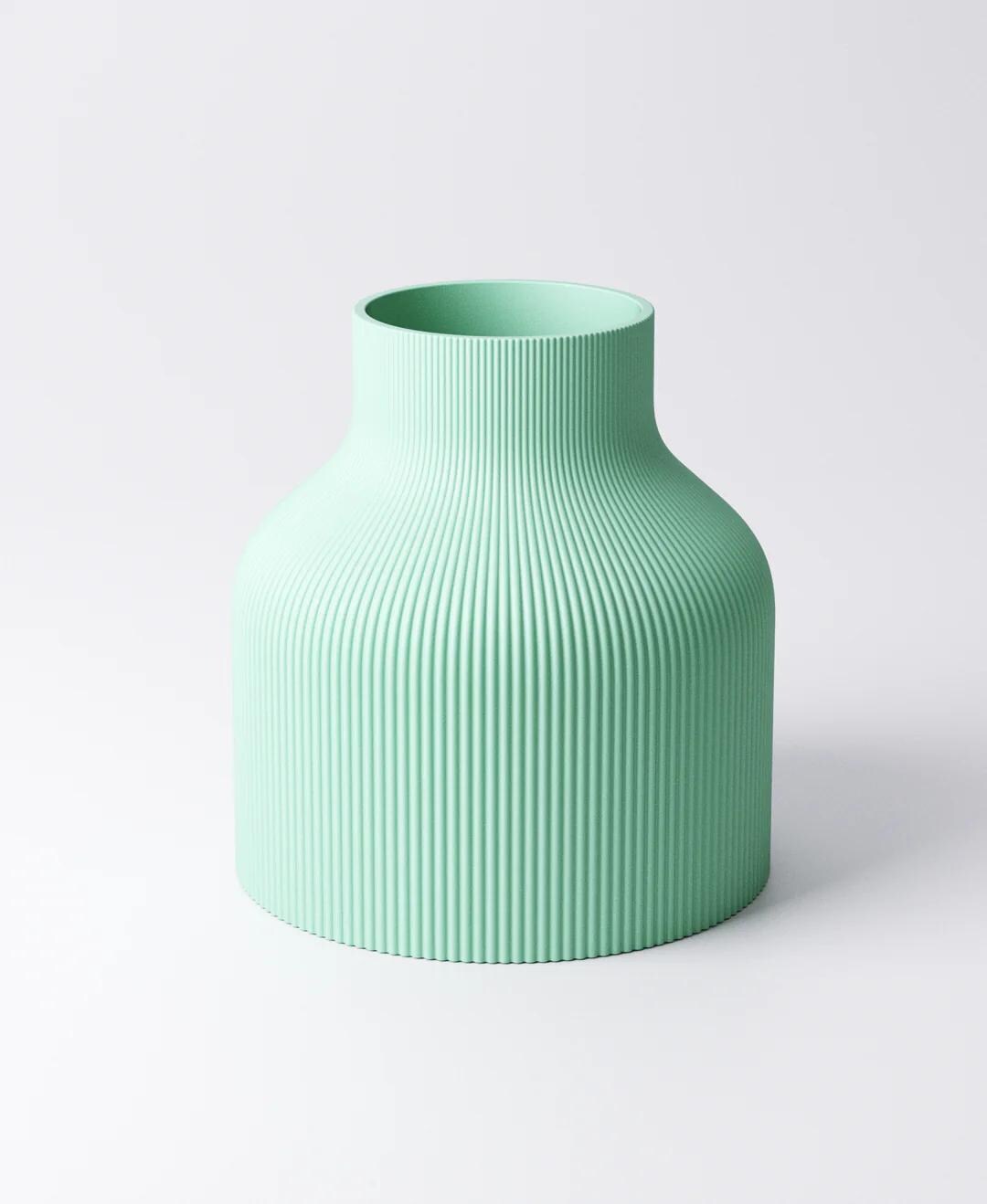 Vase - Straight Ribbed Design | 13×13×14 cm