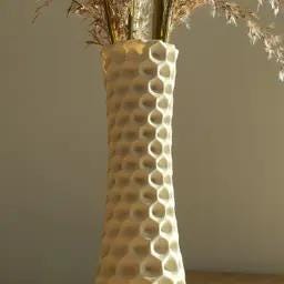 Twisted Vase – Sculptural Modern Vase | INDIRECT SHAPES