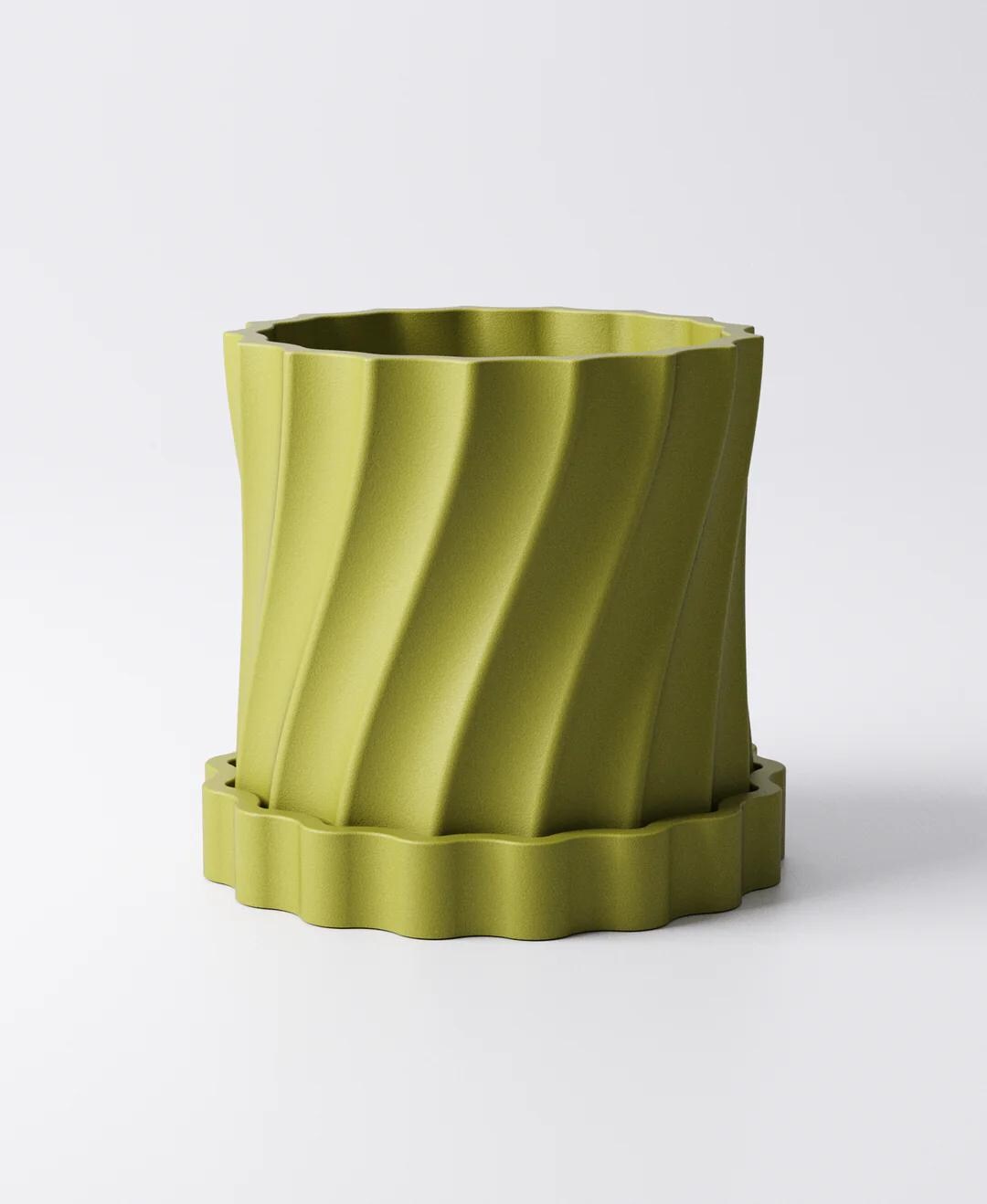 Twist Planter with Drip Tray