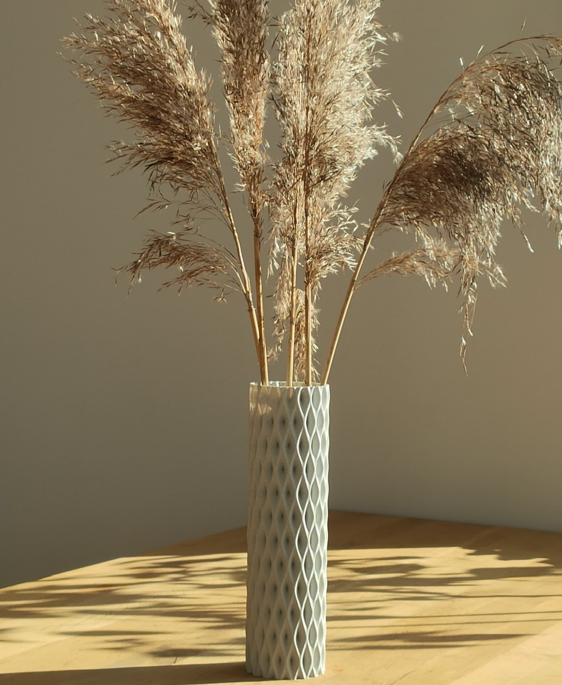 Twisted Vase – Sculptural Modern Vase | INDIRECT SHAPES